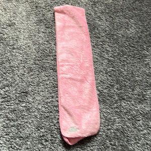 Children’s pink north face scarf.
